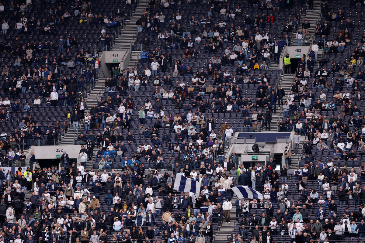 "내 구단서 무슨 일이 일어나는 것인가?" '이영표 경쟁자' 토트넘 선배…