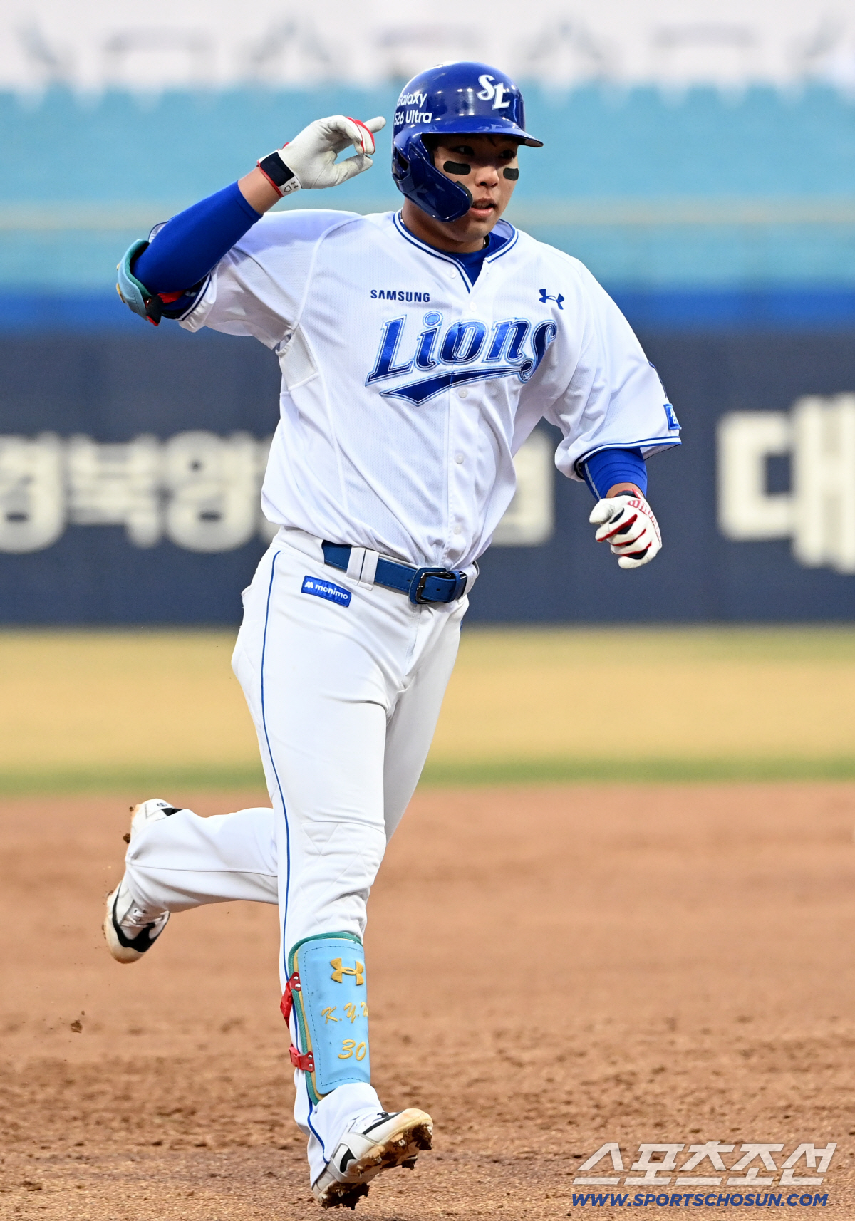 개막이 가까웠구나, 깨어나는 가을영웅, 레전드 상대 시즌 2호포