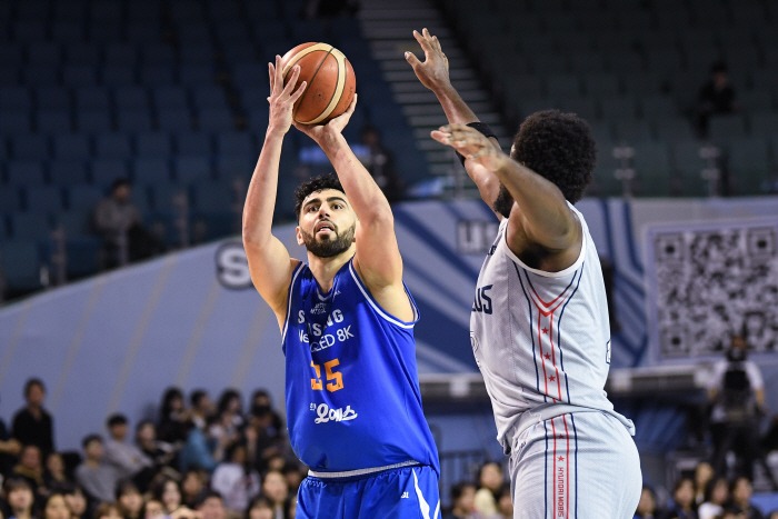 [현장리뷰] '꼴찌의 투혼' 삼성, 칸터-이관희 앞세워 현대모비스에 76-73 역전승