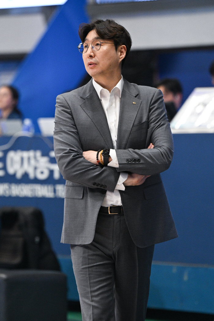 [현장인터뷰] 김완수 KB스타즈 감독, "완패를 당했다"