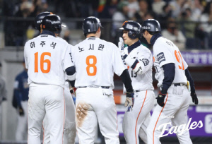 손가락 부상 후유증? 홈런 두 방으로 모두 지웠다…