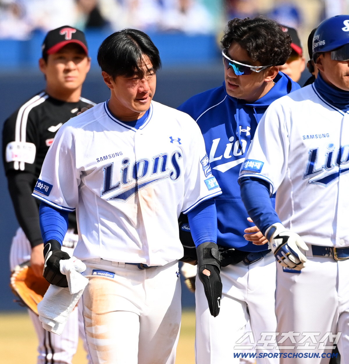 "재활 중 또 다쳤다" 성난 전완근 외야수도 없는데…박동원 울린 '더 캐…