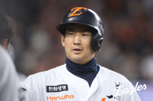 류현진 '절'하는 모습 볼 수 있을까…안방마님 '연타석포 7타점', 그런데 정작 반긴 한 방은 따로 있다?