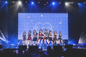 하츠투하츠, 美 인기 진짜였네…뉴욕-LA서 떼창 터져