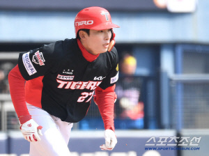 고민 많던 테이블세터, FA로이드로 푼다 