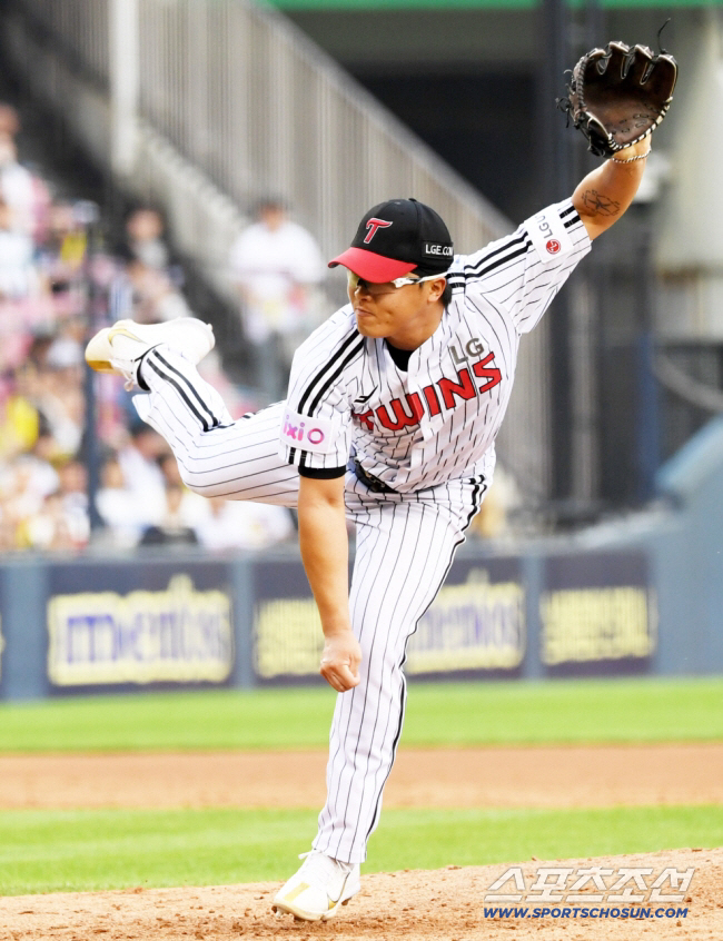 '기적의 날' 세이브했던 그 투수. 수술을 두번이나 받는다니... 뼛조각…