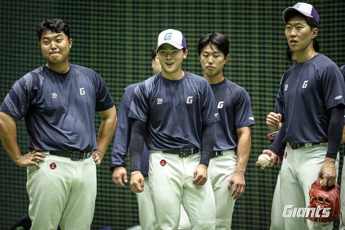 이렇게 허망할수가! '불꽃야구 신화', 꿈의 개막전 눈앞서 충격 부상 →…