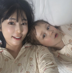 '비혼모' 사유리, 子 출산 6년만에...