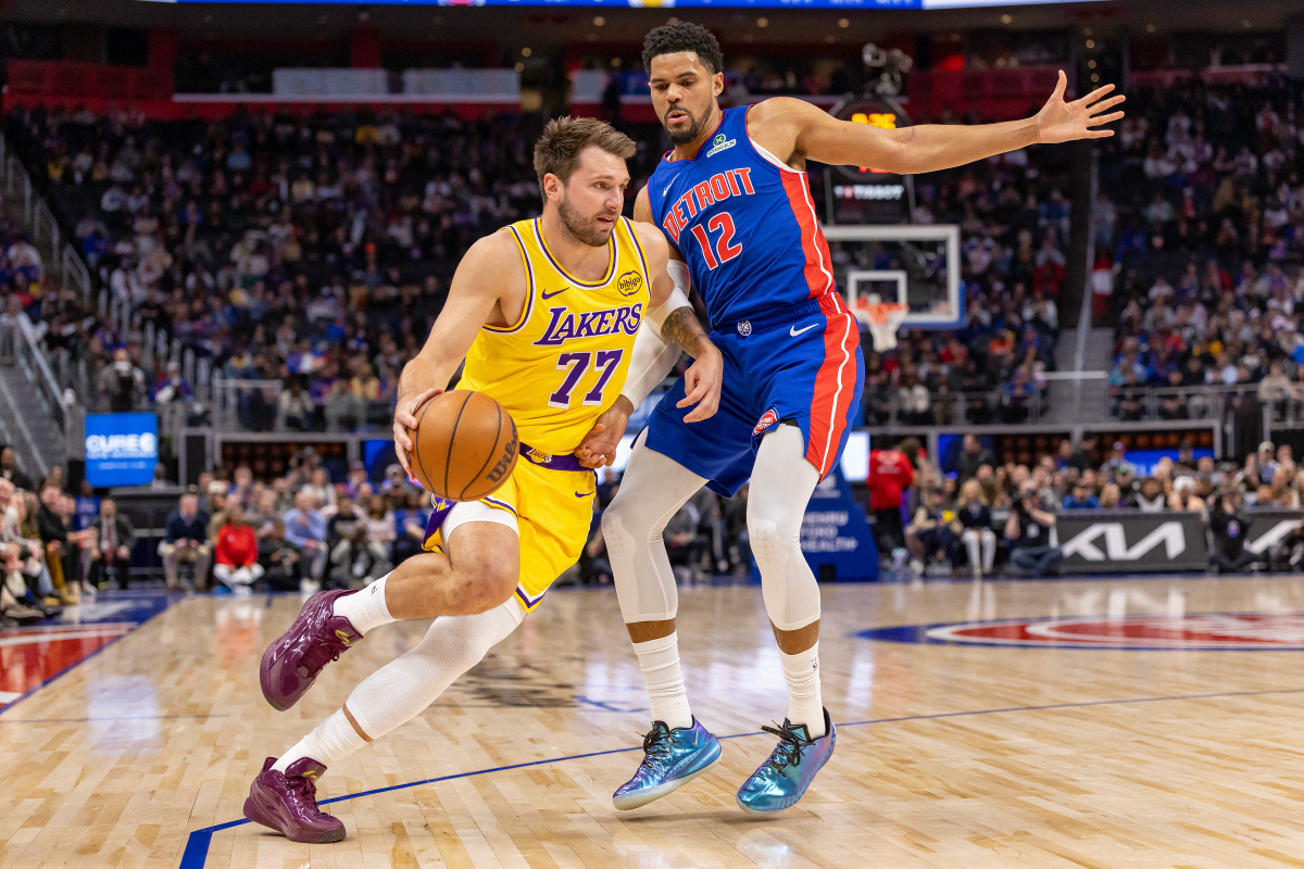 반전의 라커룸 분위기! LA 레이커스 10연승 좌절. 레딕 감독, 르브론…