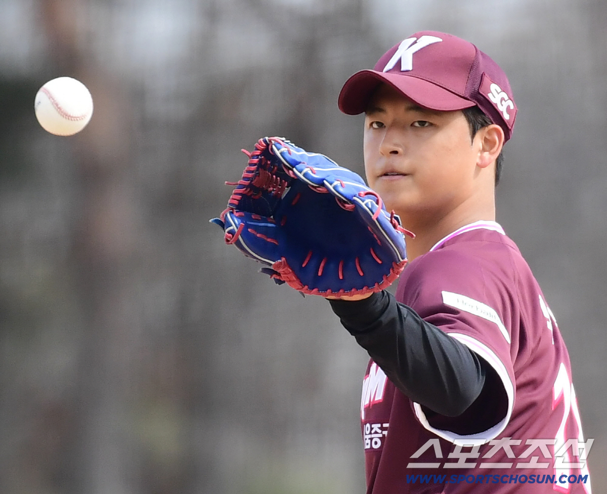 '레전드 아들', '전체1순위', '학폭논란' 박준현의 개막전은 "1군이…