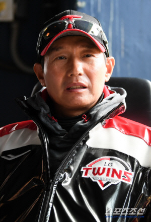 최다실점, 최다볼넷에도 느긋한 우승감독 