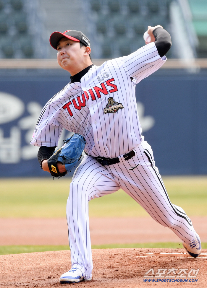 호주전 팔꿈치 통증 후 15일만에 다시 마운드에... 손주영 147km 건강하게 던졌다. 1.2이닝 3실점