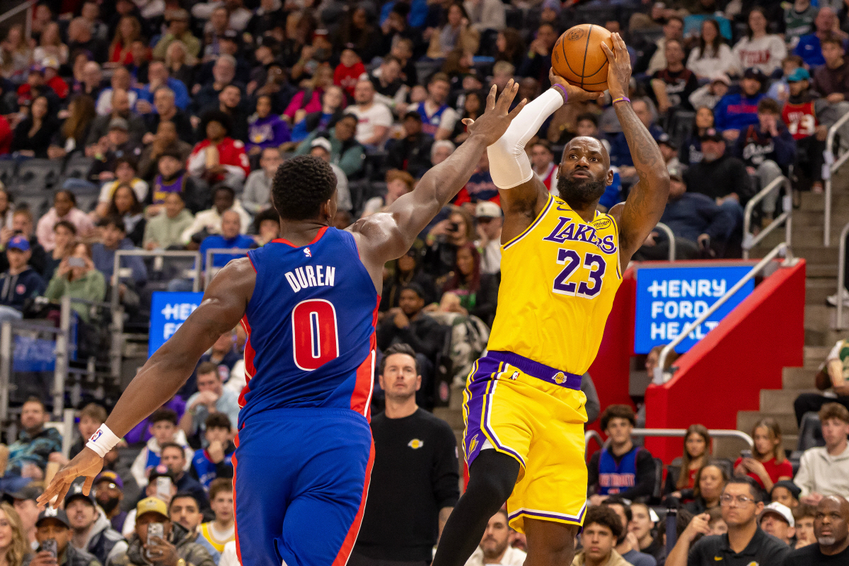 15년5개월, 5622일 만의 참사! 3옵션 후유증 르브론 전반 무득점.…