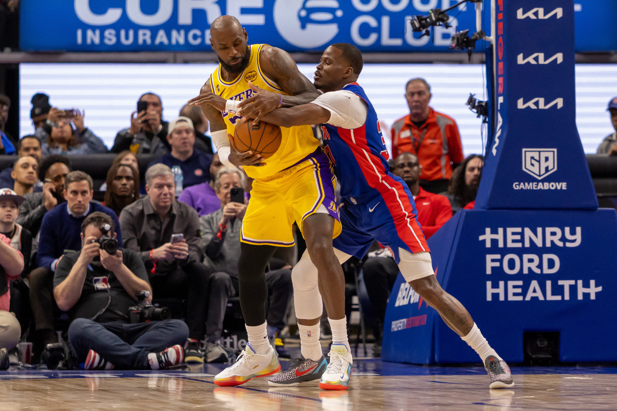 15년5개월, 5622일 만의 참사! 3옵션 후유증 르브론 전반 무득점.…