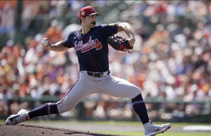 ATL 날벼락 끝이 없네! 김하성에서 시작된 부상 저주, 콧수염 에이스도 다쳤다...로테이션 붕괴 직전 어쩌나?