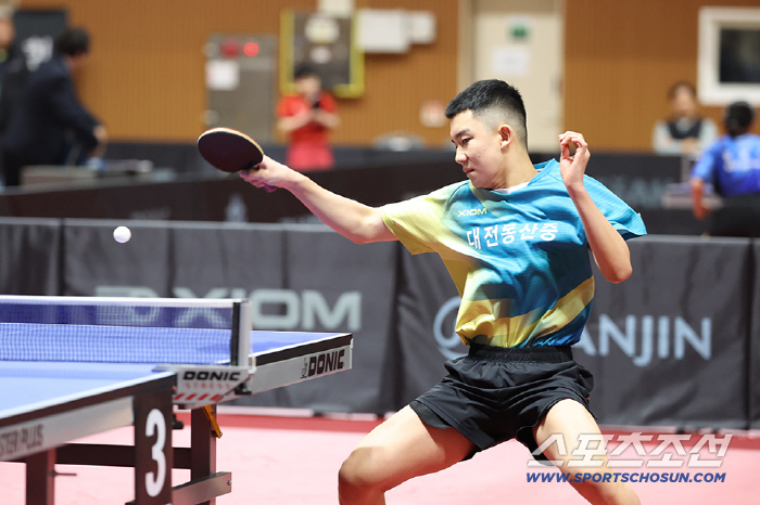 "15세 탁구괴물 이승수,고등부 형님들 다 꺾었다!" 男단식 '월반' 우…