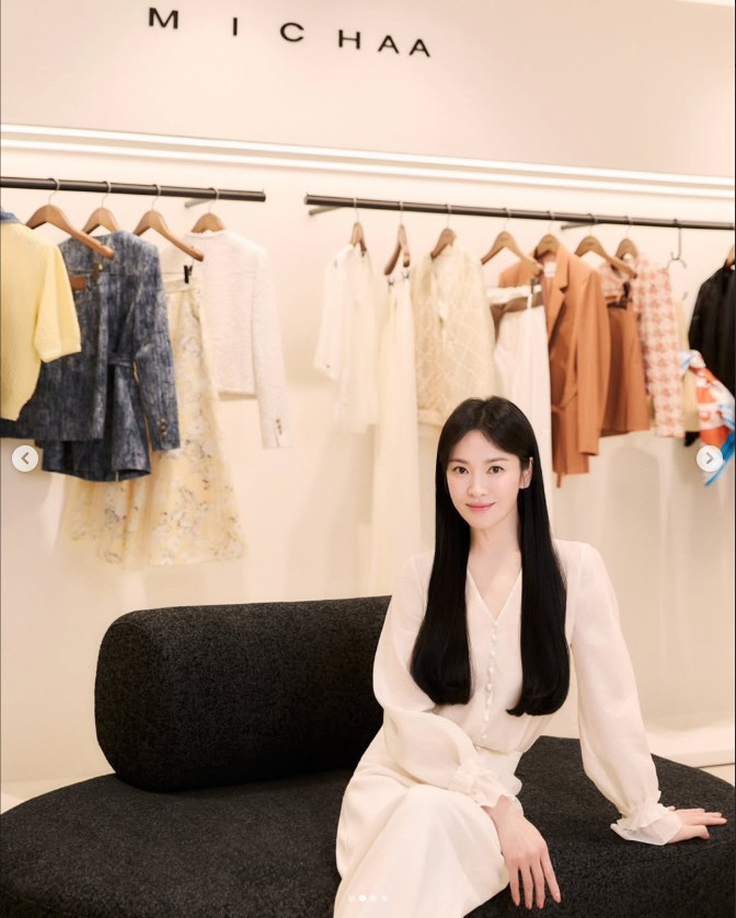 송혜교, 숏컷 어디 갔나...가슴까지 내려오는 '긴 생머리' 파격