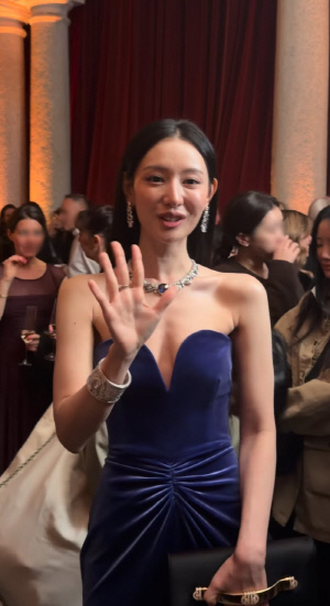 '뼈말라 합류' 김지원, 살을 얼마나 뺀거야..너무 앙상해진 몸매