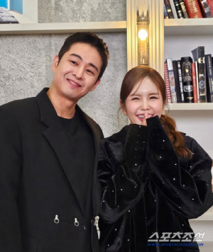 장영란은 고개 숙였는데 남편은 