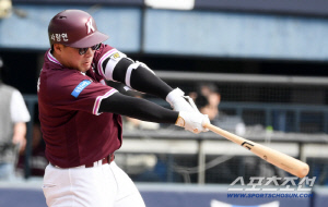 '72억 베테랑 폭발' 안치홍, 자존심 회복 시동...시범경기 2홈런 10타점 [잠실 현장]