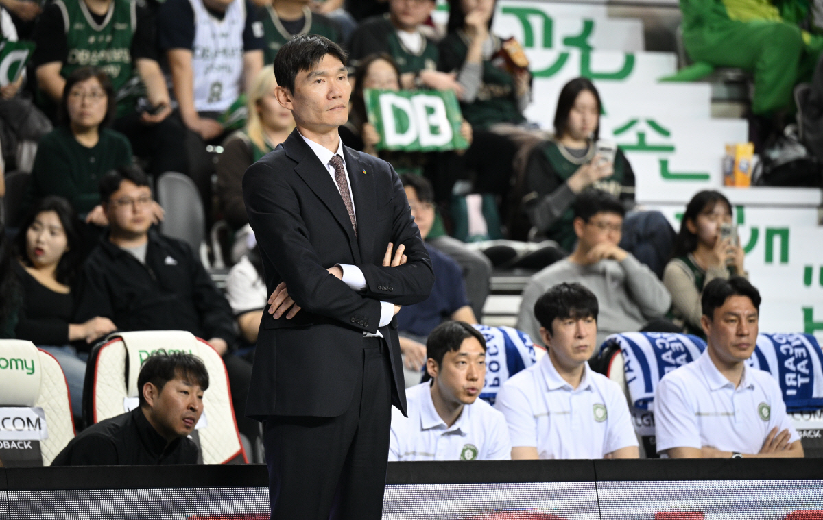 [현장인터뷰]승장 유도훈 감독 "너무 치열했다", 패장 김주성 감독 "4…