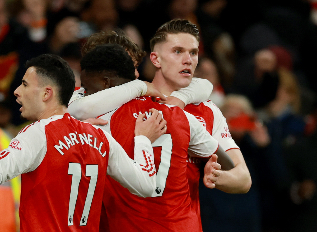 "좋아요 꾹!" 아스널 이적 반대하자 여친 차버린 냉혹한 요케레스, 극적…