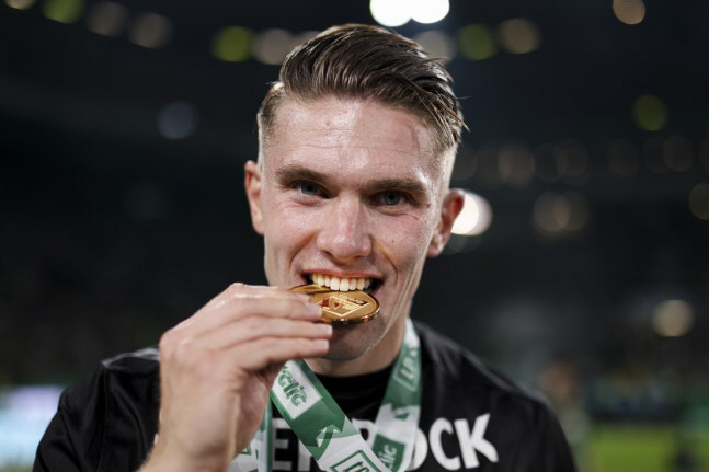 "좋아요 꾹!" 아스널 이적 반대하자 여친 차버린 냉혹한 요케레스, 극적…