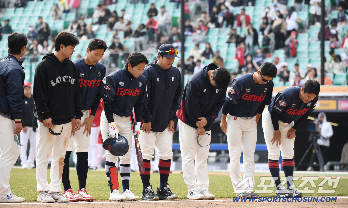 '타격은 잡아당기는 맛 아닌가요' 이게 웬일, 롯데 타자들이 밀어쳐 안타…