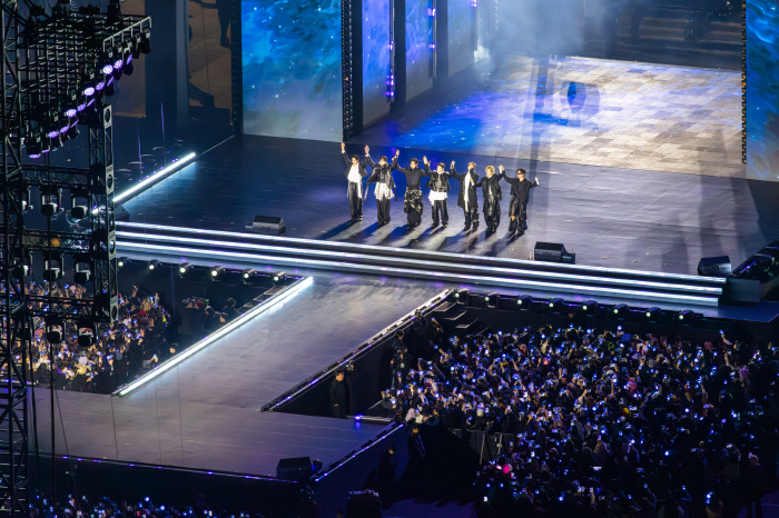 전세계 아미 1840만명 안방에 모였다..BTS 컴백 라이브, 24개국 주간순위 1위