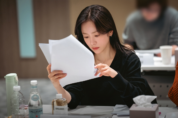 [공식] 이병헌·한지민 부부 호흡에 이희준 추가..'코리언즈', 내년 디…