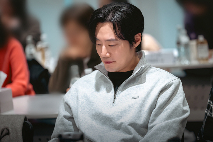 [공식] 이병헌·한지민 부부 호흡에 이희준 추가..'코리언즈', 내년 디…