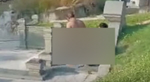 공동묘지서 성행위 커플 체포…