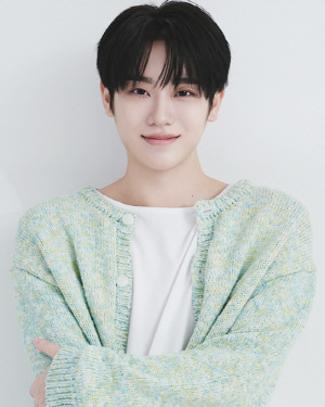 금동현, 데뷔 후 첫 연극 '다정한 배웅' 주연…무대 위 새로운 도전