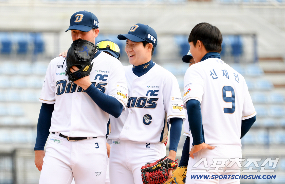 [오피셜]'최악 시나리오 현실됐다' 1선발 복사근 파열 →  "대체 선수…