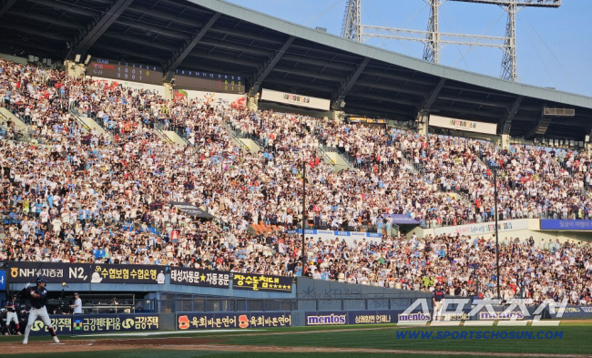 체크스윙 신청했는데 몸에맞는볼? 올해부턴 인정 → 2주 연속 DH 사라진…