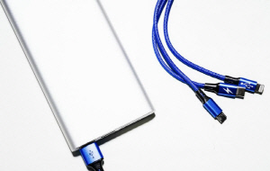 낯선 보조배터리 택배, '사기' 의심…