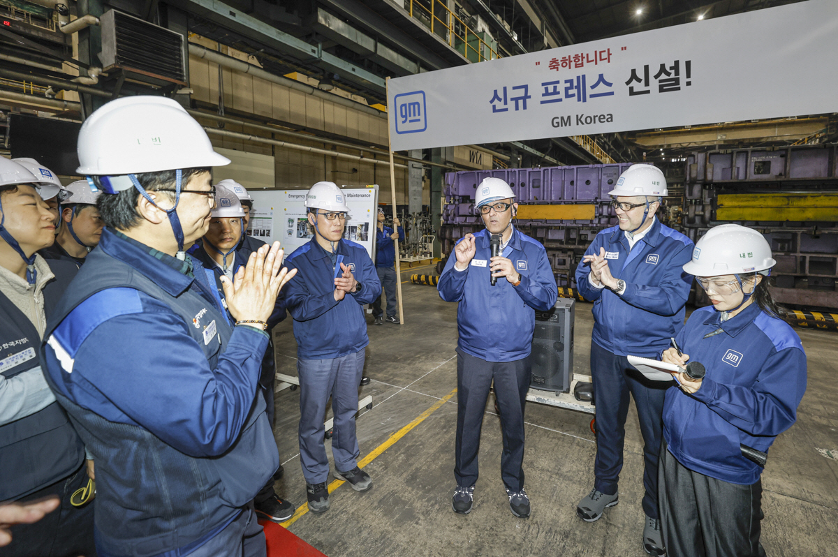 제네럴모터스(GM), 한국사업장에 8800억 원 투자로 글로벌 소형 SU…