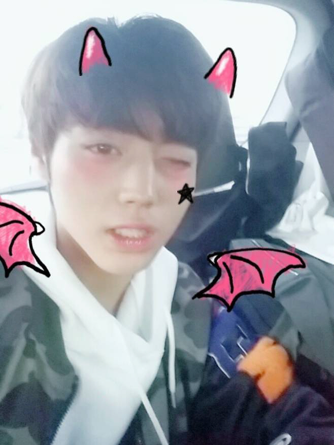 "귀하다, 17살의 박지훈"…'왕과 사는 남자' 1500만 돌파 기념샷 …