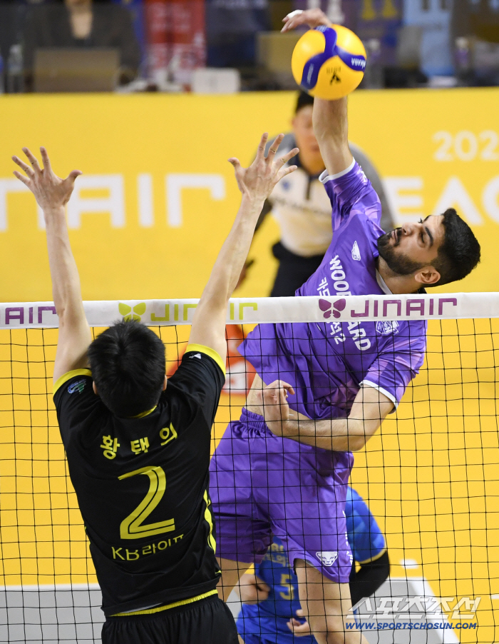 '준PO에서 셧아웃이라니!' 압도적 우리카드, PO 진출 확정…KB 탈락[의정부 리뷰]