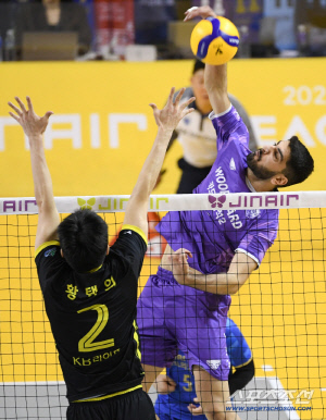 '준PO에서 셧아웃이라니!' 압도적 우리카드, PO 진출 확정…KB 탈락[의정부 리뷰]