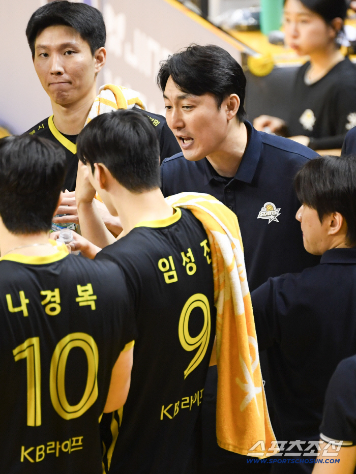 '손도 못 써보고 졌다' 충격적 완패, 감독대행은 "제가 부족해서 이렇게 됐다"[패장 코멘트]