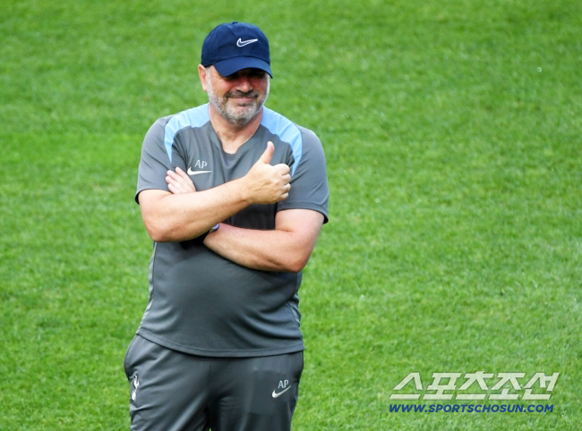 '립서비스일까' 토트넘에 유로파리그 우승 선물한 포스테코글루의 '용감한'…