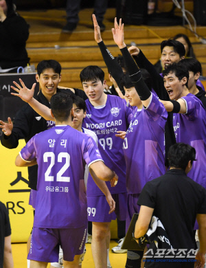 '걱정스런 고국 이란, 고향 폭격까지' 아픔 딛고 맹활약 