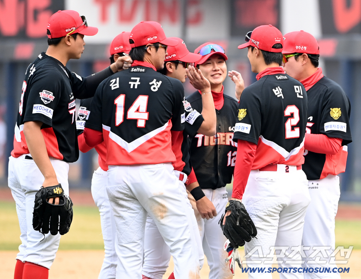 '냉정하네' 시범경기 1위 롯데가 꼴찌 후보라니! 키움은 100% 선택[…