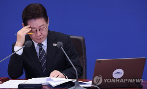 [미·이란 전쟁 한달] 석유최고가제·조기추경 처방…李대통령 위기관리 시험대