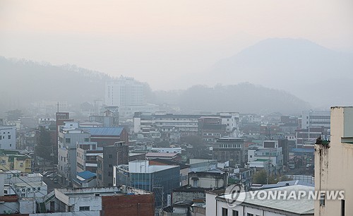 낮 최고 23도 봄날씨…짙은 안개에 항공기 운항 차질 가능성