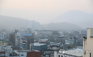낮 최고 23도 봄날씨…짙은 안개에 항공기 운항 차질 가능성