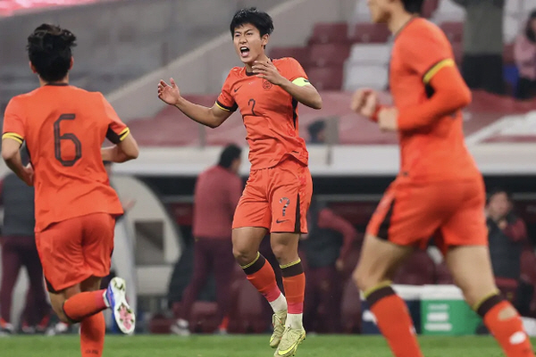 "중국, 또 싸웁니다" 태국전 '0-2→2-2' 죽다 살아나, 경기 막바…