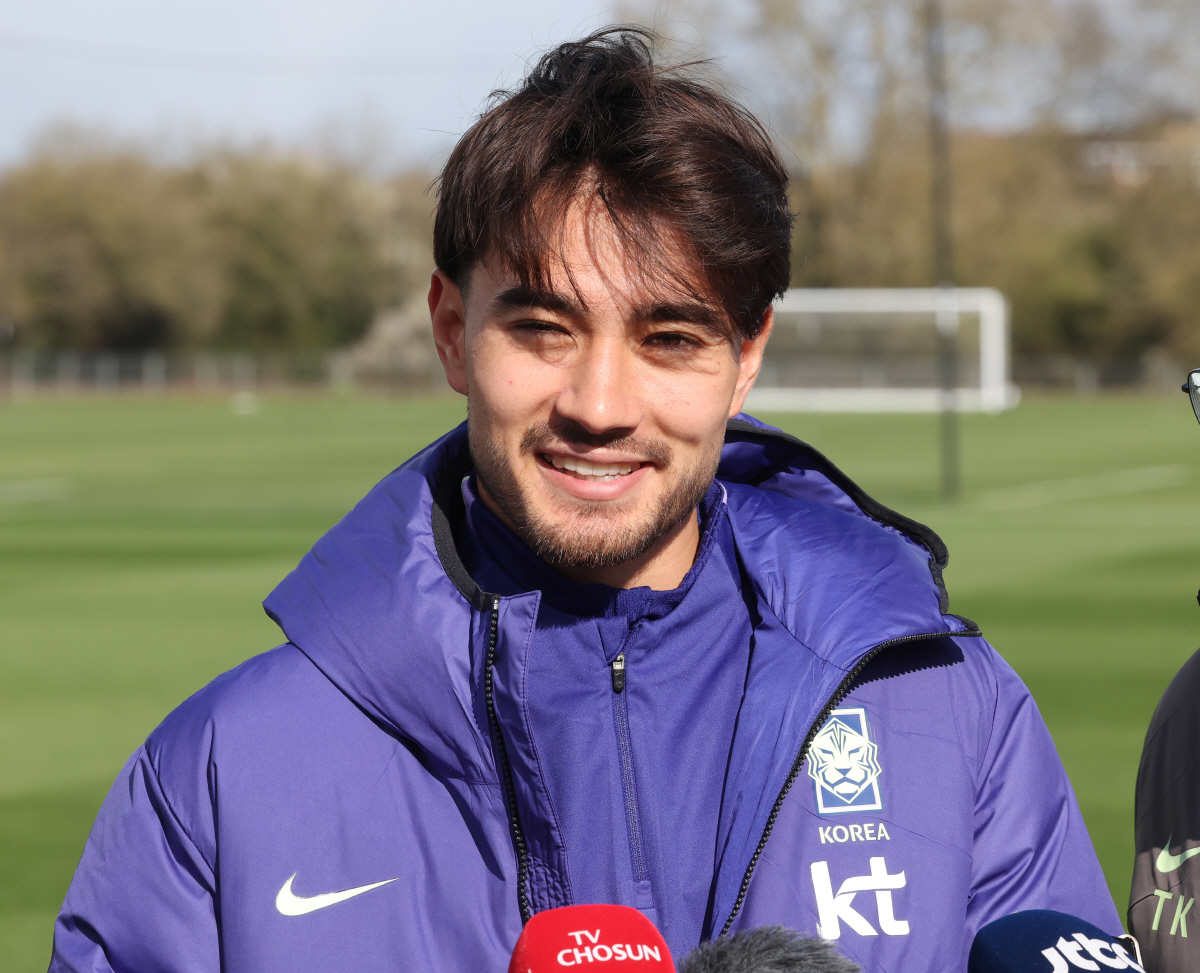 "발목 돌아간 게 아니다" '윙백 발탁' 카스트로프가 직접 전하는 부상 …