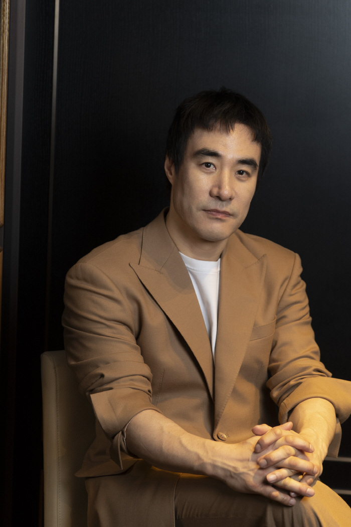 [인터뷰②] 배성우 "목 졸리는 액션신 찍다 기절..2초 블랙아웃됐다"('끝장수사')
